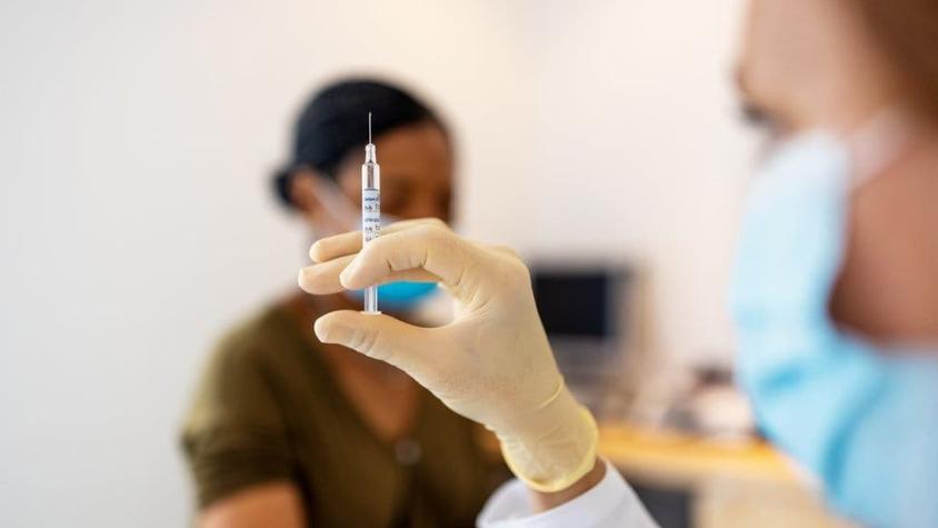 Por qué una vacuna que no evita la infección de COVID-19 sigue siendo útil para frenar la pandemia