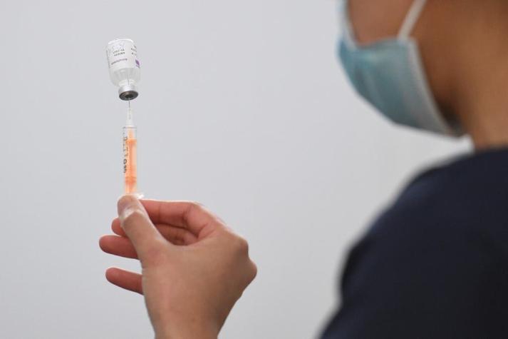 ISP aprueba uso de la vacuna de AstraZeneca: Chile tiene 4 millones de dosis comprometidas