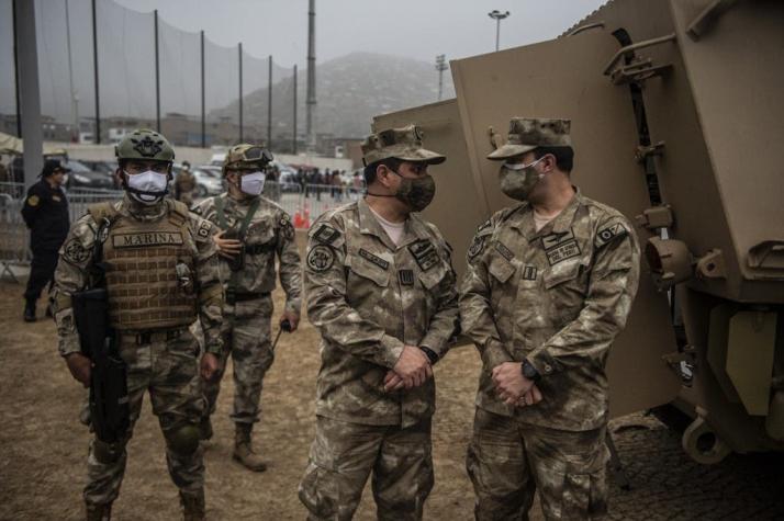 Perú moviliza unidades militares a frontera con Ecuador para bloquear ingreso de migrantes