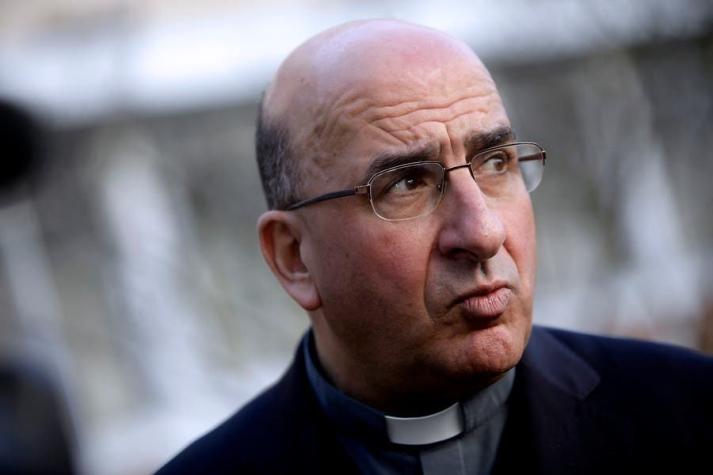 Arzobispo dice que contó con autorización del gobierno para sobrevuelo en que “exorcizó” Concepción