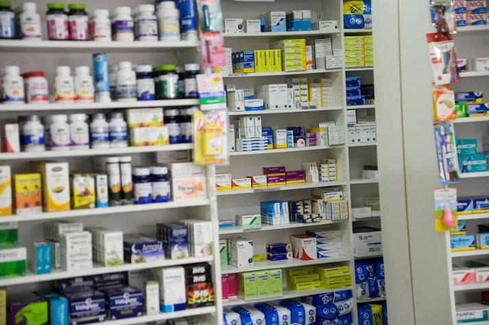 Medicamentos pueden ser hasta 246% más caros en farmacias a pesar de Ley Cenabast