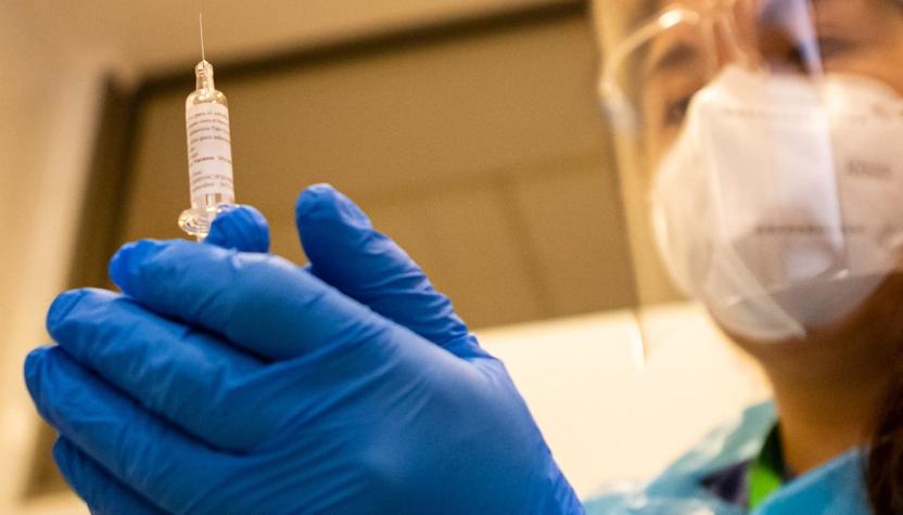 Gobierno anuncia que 4 millones de vacunas de AstraZeneca llegarán a Chile “a fines de marzo”