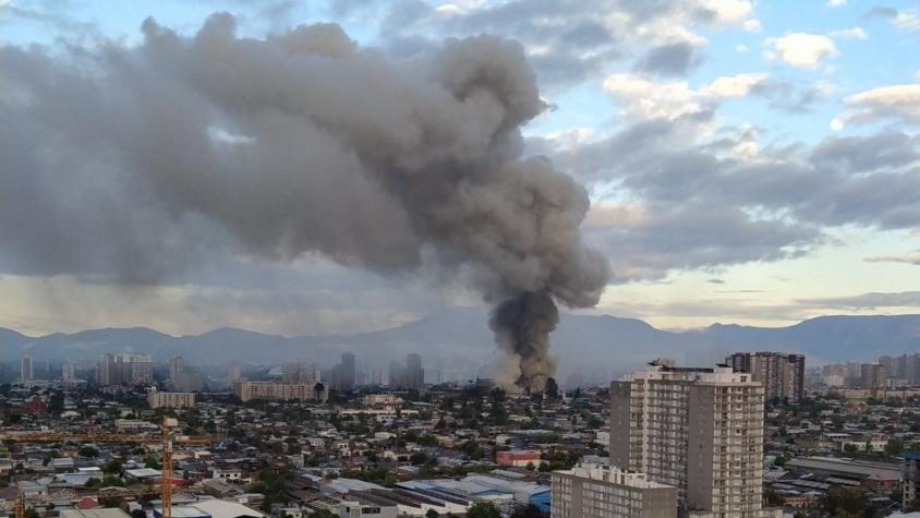 [VIDEO] Los registros que deja el gigantesco incendio en el Hospital San Borja