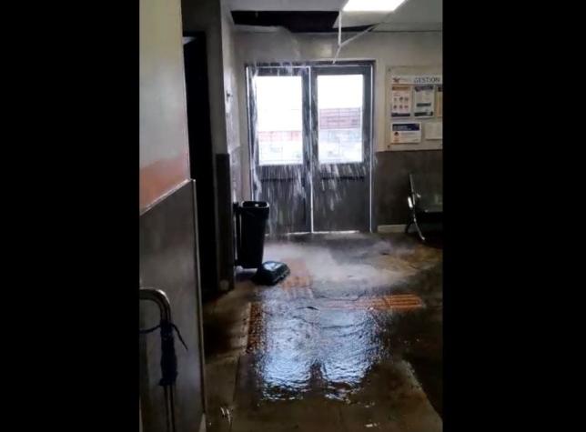 [VIDEO] Techo de Servicio de Urgencia de Maternidad de Hospital El Pino colapsa por lluvias