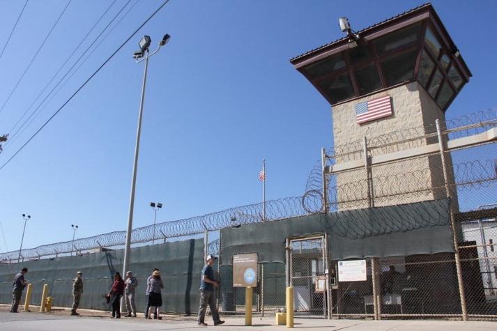 Pentágono suspende plan de vacunar contra covid-19 a presos de Guantánamo