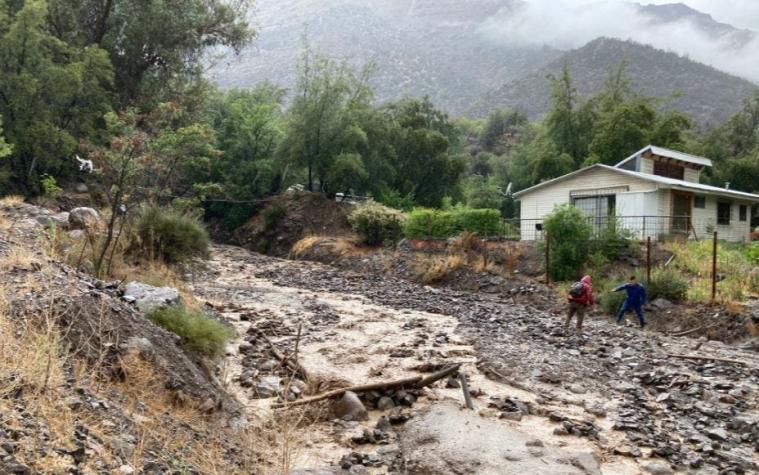 Alud en San José de Maipo: “un centenar de casas han sido afectadas, hay más de un metro de lodo"
