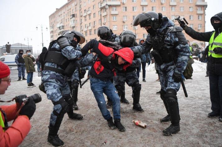 Policía rusa detiene a más de 3.000 personas en manifestaciones pro-Navalni