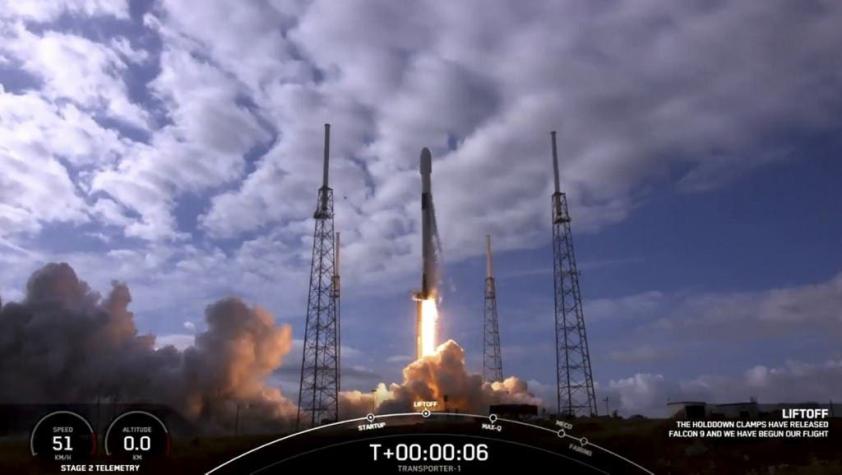 SpaceX espera llevar primeros turistas al espacio a fines de 2021