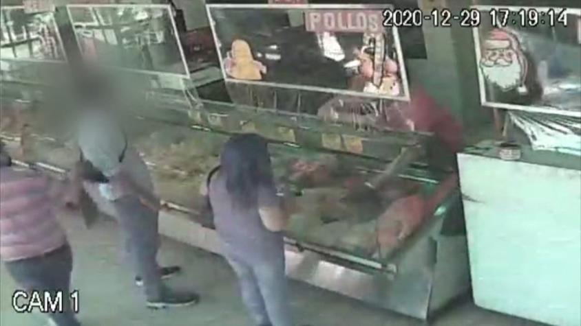 [VIDEO] Hombre es apuñalado en carnicería de Santiago porque se habría adelantado en la fila