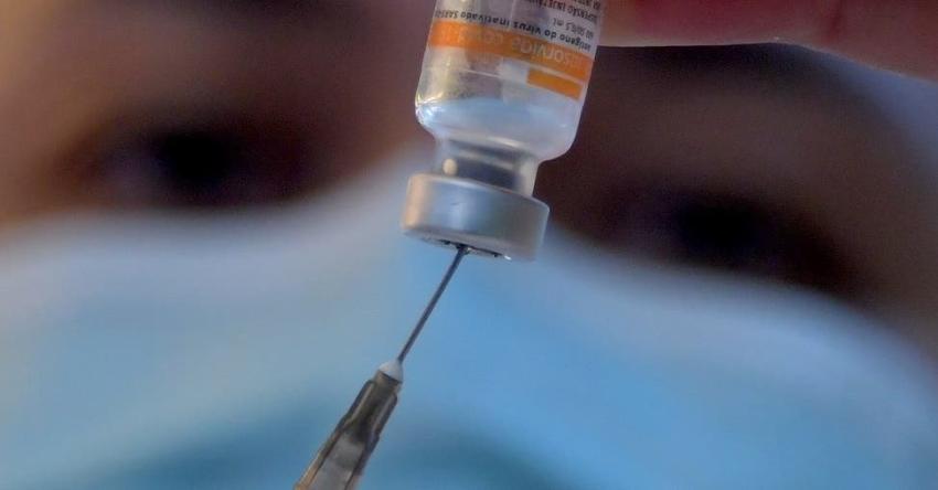 Paris responde a críticas por uso de vacuna Sinovac en adultos mayores: Estamos en la línea correcta