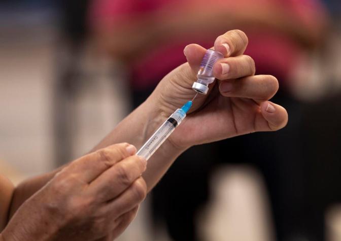 Gobierno informa de 140.412 personas vacunadas en primera jornada de inoculación masiva