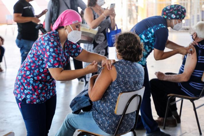 [Minuto a Minuto] 209.501 personas han sido vacunadas contra el COVID-19 en todo Chile