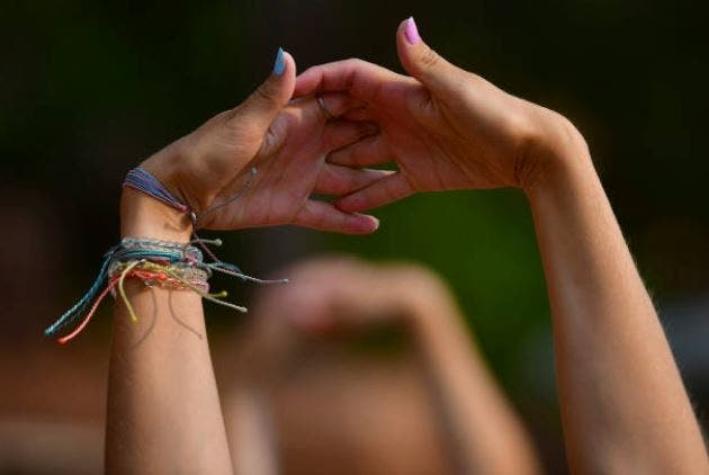 [FOTO] Una mujer se tatúa las manos para diferenciar la derecha y la izquierda