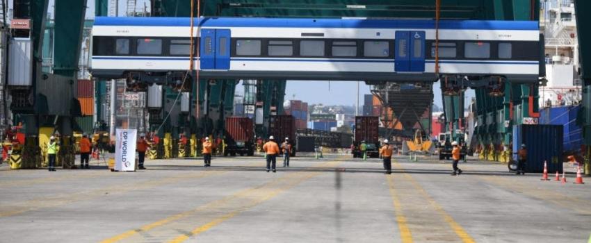 Desde China: Llegan al puerto de San Antonio los nuevos trenes de Ferrocarriles del Estado