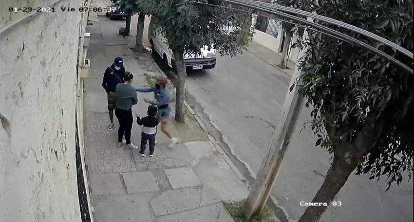 Detienen a mujer que participó en asalto a una madre y su hijo de 3 años en Lo Prado
