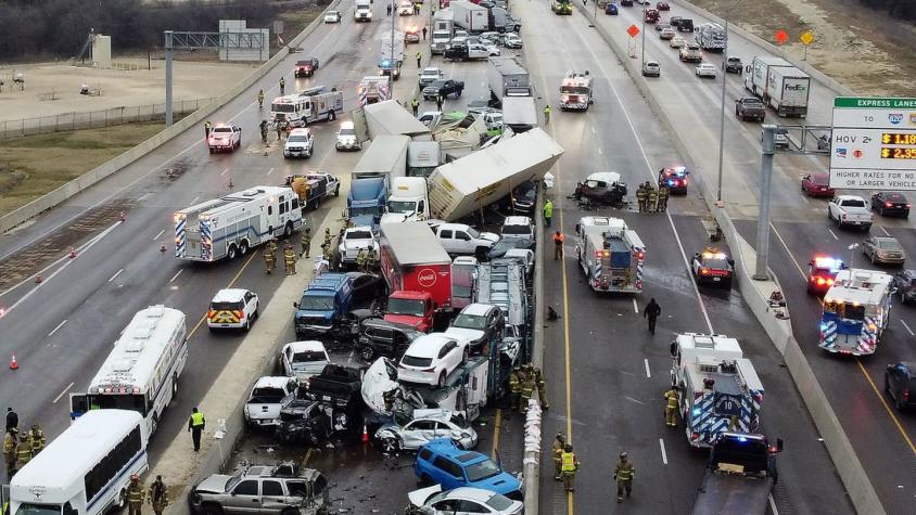 Accidente en carretera de Texas que involucra a casi 100 vehículos deja al menos cinco muertos