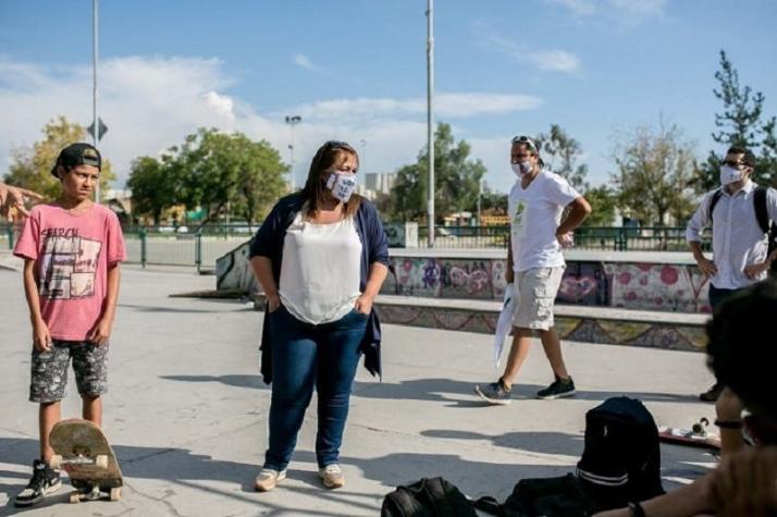 Candidata a alcaldesa de La Cisterna sufre una fractura de tobillo en visita a skatepark
