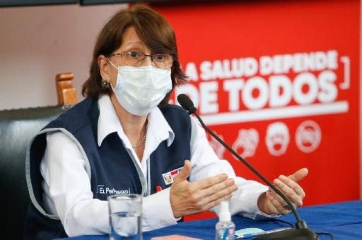 Ministra de Salud de Perú dimite tras denuncia de que Vizcarra fue vacunado