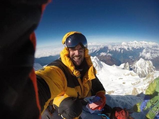 Equipo que busca a chileno en K2 asegura que sacos de dormir encontrados no son de montañistas
