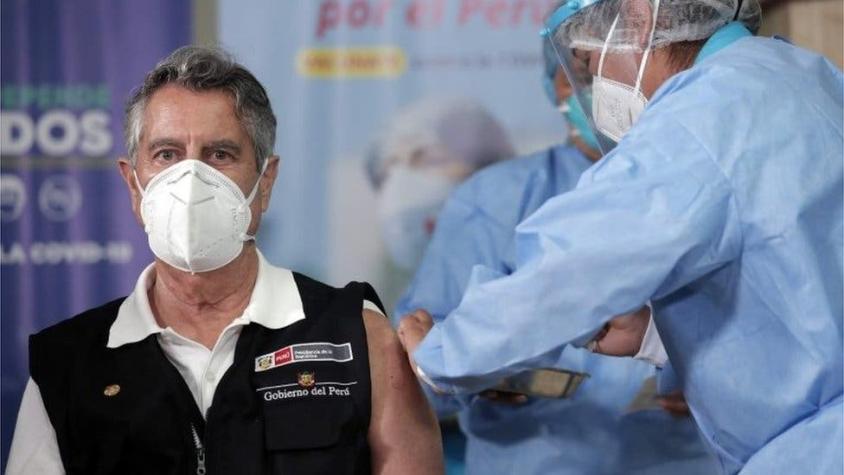 El escándalo por las vacunas de COVID-19 en Perú que provocó la renuncia de dos ministros