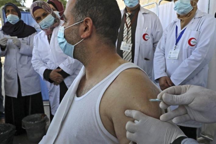 Palestinos acusan a Israel de bloquear entrada de vacunas a Gaza