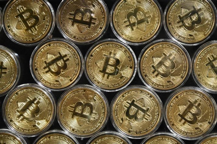 Bitcoin supera los 50 mil dólares por primera vez en su historia