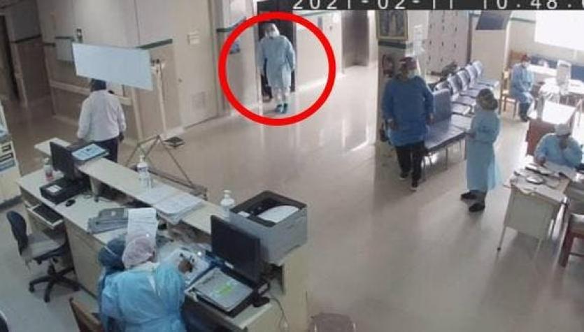 Policía se disfraza de médico para poder ver a su padre internado por COVID-19: lo encontró sin vida