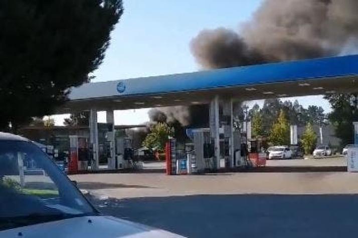 Camión se incendia en inmediaciones de una estación de bencina en Valparaíso