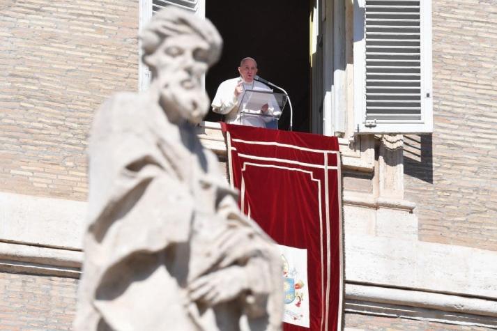 Vaticano amenaza con despido a empleados que rechacen la vacuna del COVID-19