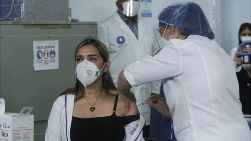 Coronavirus: Qué se sabe del inicio de la vacunación en Venezuela y por qué ha provocado polémica