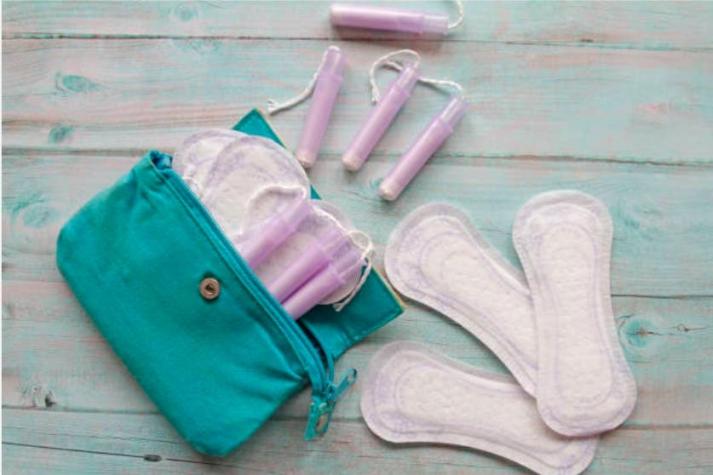 Las Condes dispondrá de toallas higiénicas y tampones para alumnas de colegios municipales