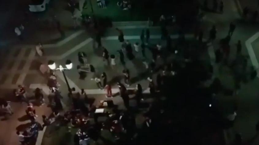 [VIDEO] Denuncian masiva fiesta en pleno Paseo Bulnes