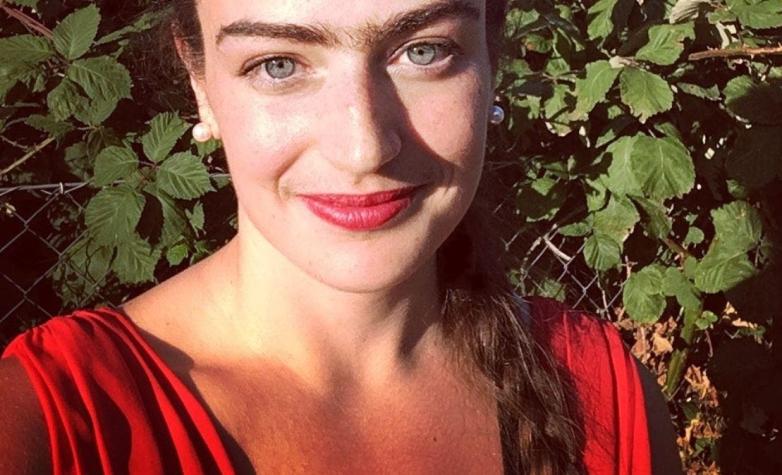Danesa no se depila las cejas ni el bigote hace un año y se convierte en celebridad de Instagram