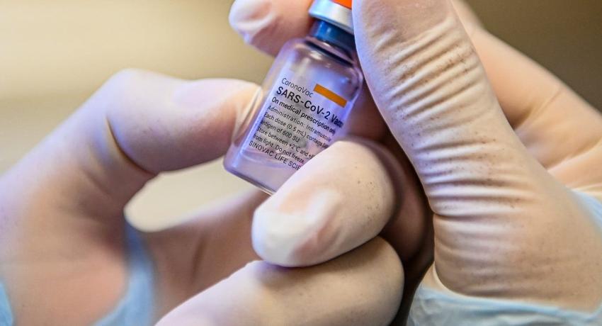 Gobierno llama a la calma: "Están las vacunas aseguradas para absolutamente toda la población"