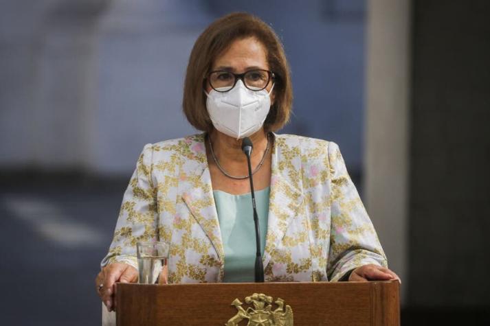 Adriana Muñoz acusa desaire de Piñera tras dejarla sola frente a la prensa en La Moneda