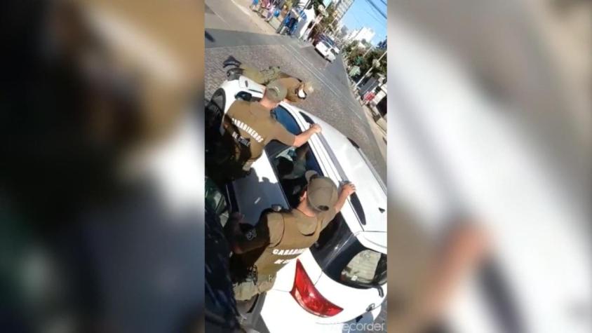 [VIDEO] Insólita evasión de control policial: intentó fuga con carabinero en el capó del auto
