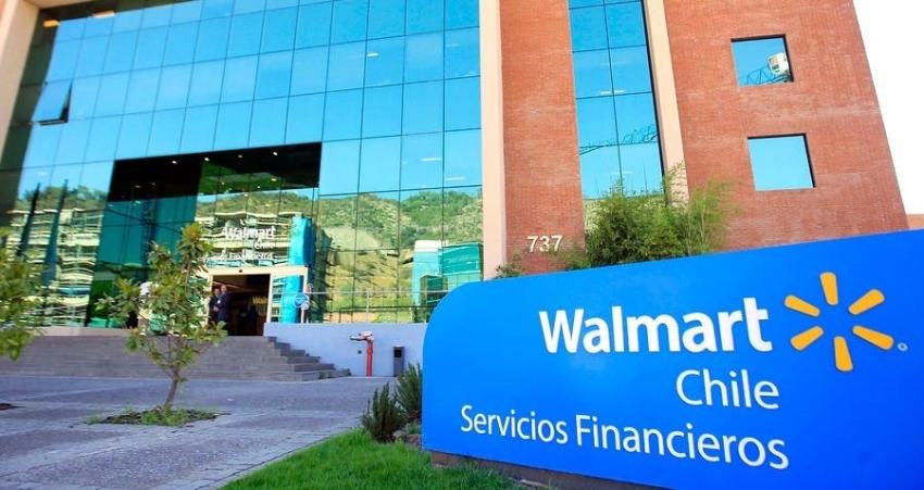 Walmart Chile se querella contra ex ejecutiva: ganó millones y no tenía título profesional
