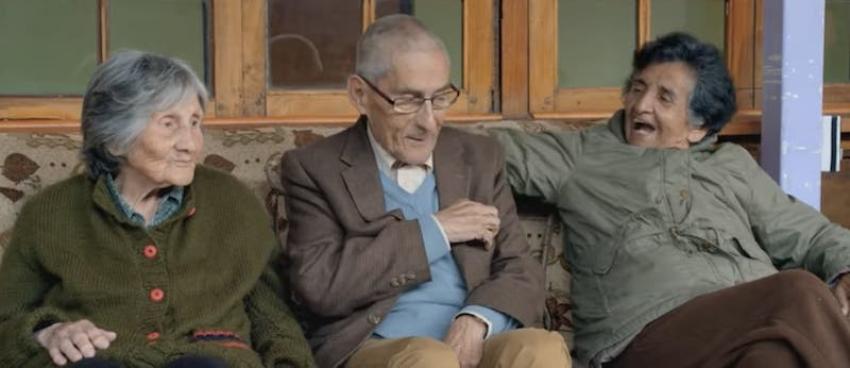 El lindo "gesto anónimo" que recibieron Marta y Rubi: dos ancianas de "El Agente Topo"