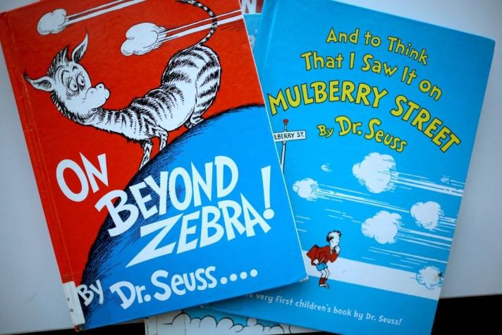 Suspenden publicación de varios libros de Dr. Seuss por dibujos racistas
