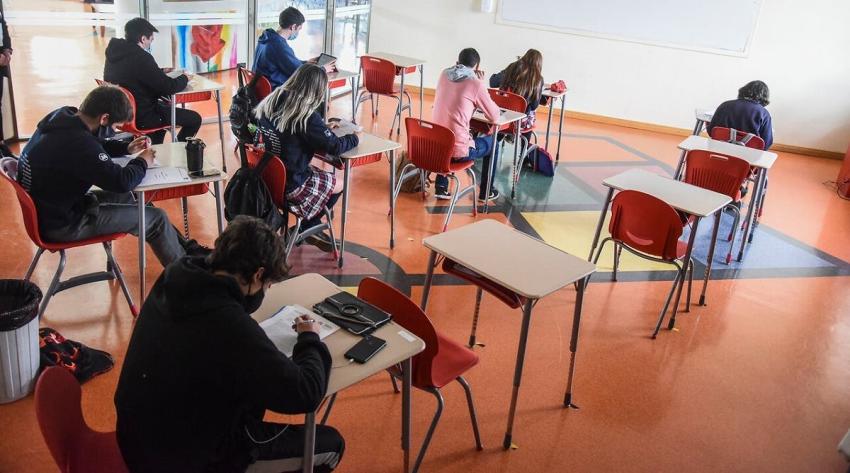 Colegio de profesores exige suspender clases presenciales por aumento de casos COVID-19