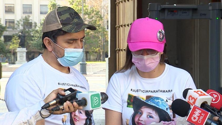 Madre de niña baleada en Huechuraba lleva carta a La Moneda: "A los niños no se les mata"