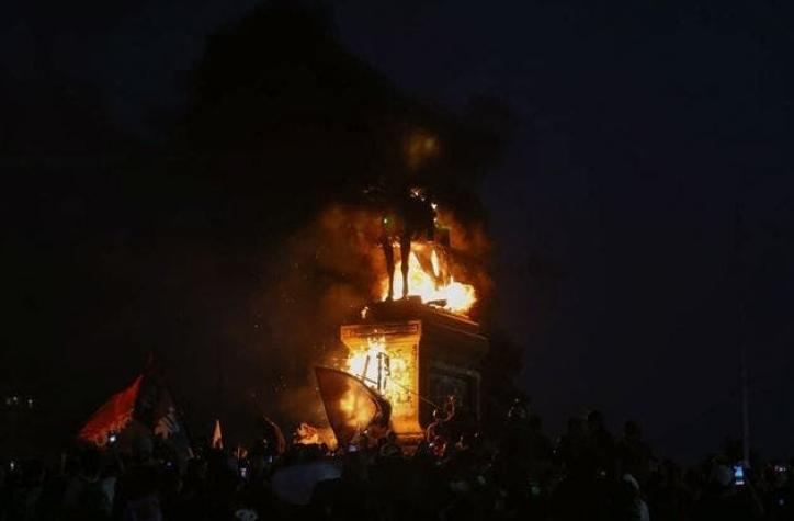 Ejército califica como “otro deleznable atentado” el incendio a estatua del general Baquedano