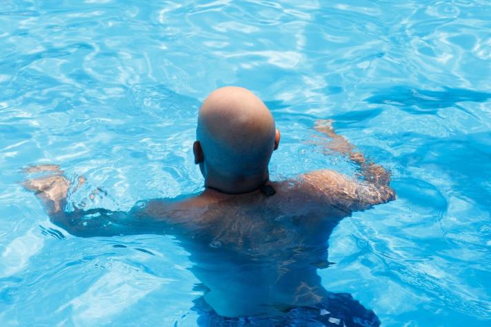 Menor de 12 años permanece en riesgo vital tras quedar atrapado en toma del filtro de una piscina