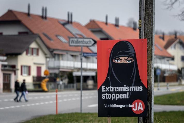 Suiza prohíbe el uso de las burkas en público