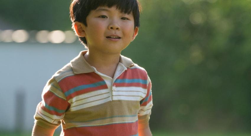 Actor de 8 años rompe en llanto al ganar el Critics' Choice Awards mientras agradecía a su familia