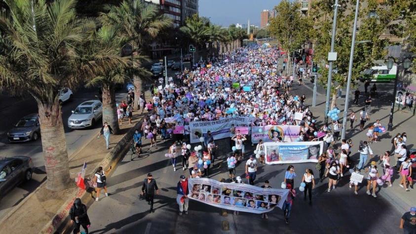 Se registra marcha en Plaza Baquedano para pedir justicia por las muertes de Tamara e Itan