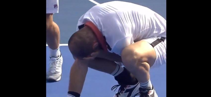 Insólito accidente deja afuera del ATP de Doha a un tenista: se pegó con la raqueta en un ojo