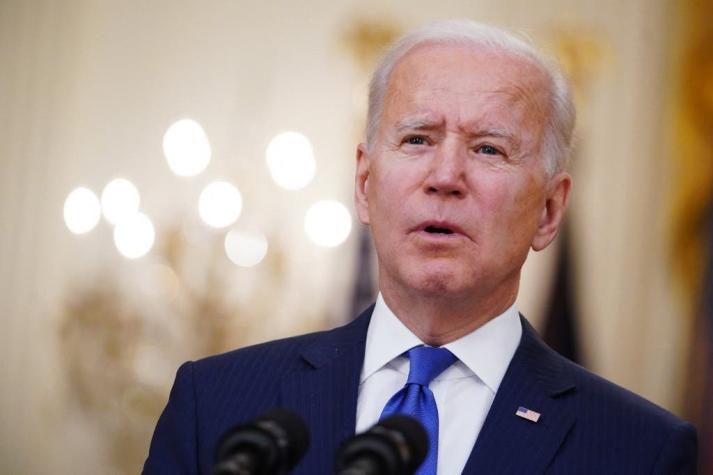 Biden promulgó estímulo de USD 1,9 billones y enviará mensaje de "esperanza" a estadounidenses