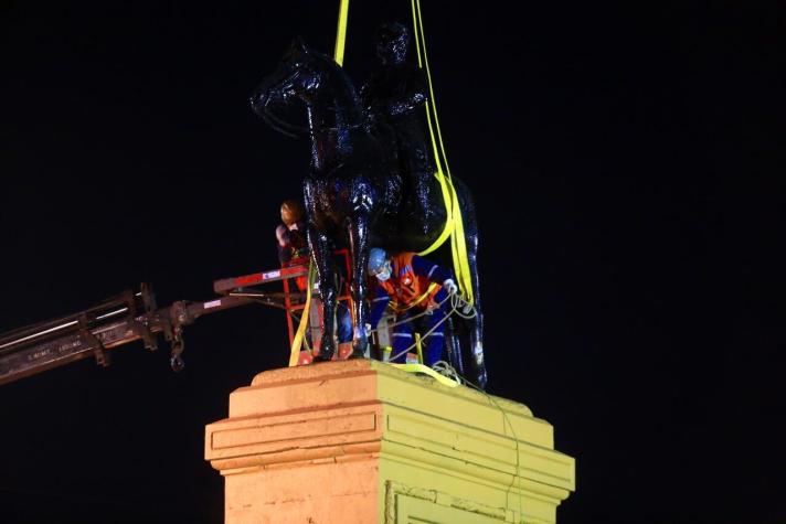 [VIDEO] Así fue momento en que retiraron estatua del general Baquedano