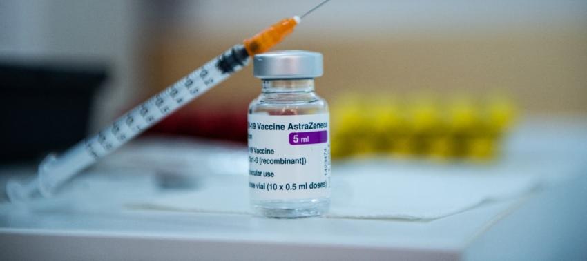 AstraZeneca: "No hay pruebas de riesgo agravado de trombos" con vacuna del COVID-19